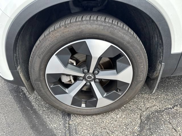 Used 2024 Volvo XC40 B5 Core AWD/4WD image 9