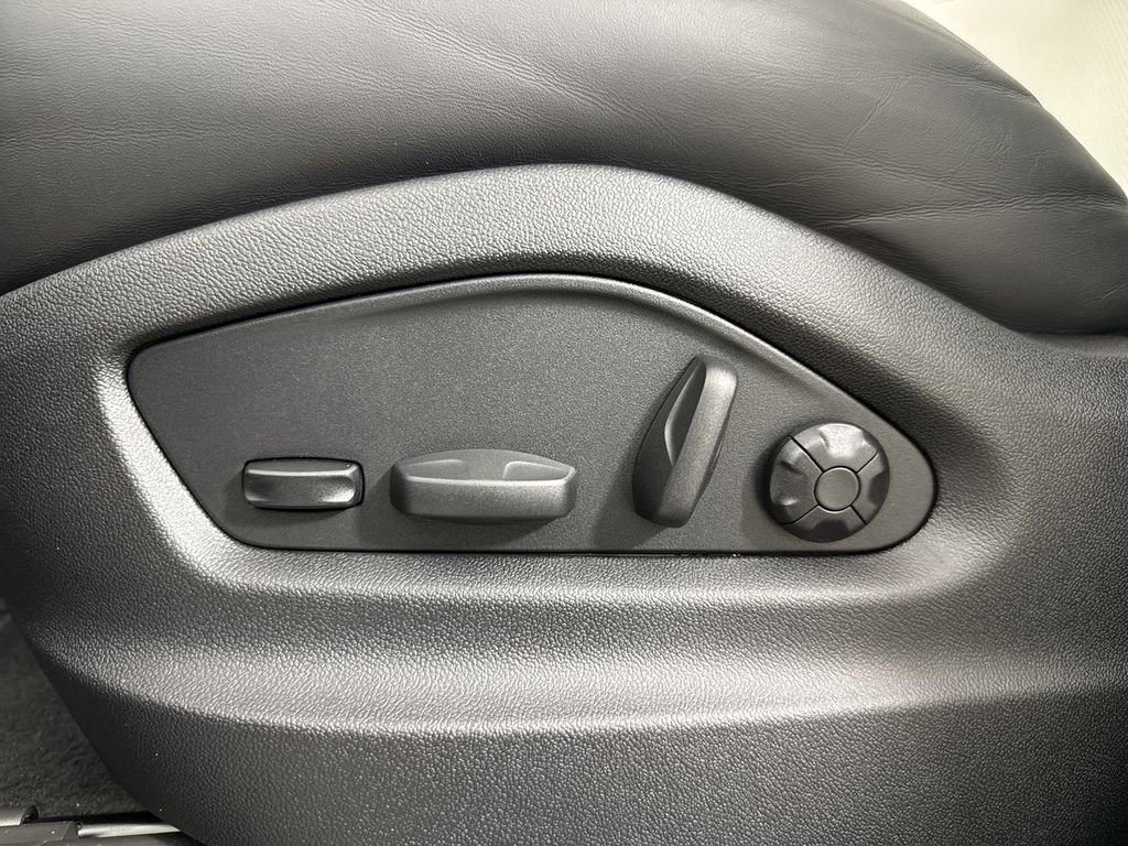New 2026 Porsche Cayenne image 40