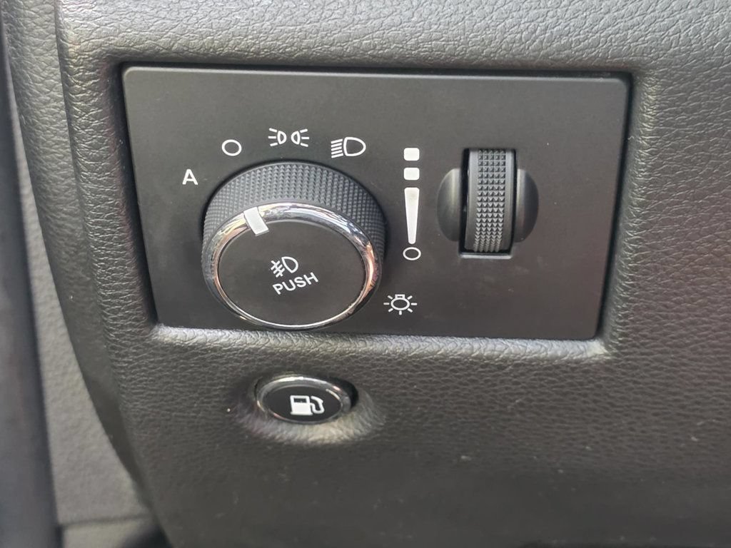 Used 2021 Jeep Grand Cherokee Laredo AWD/4WD image 20