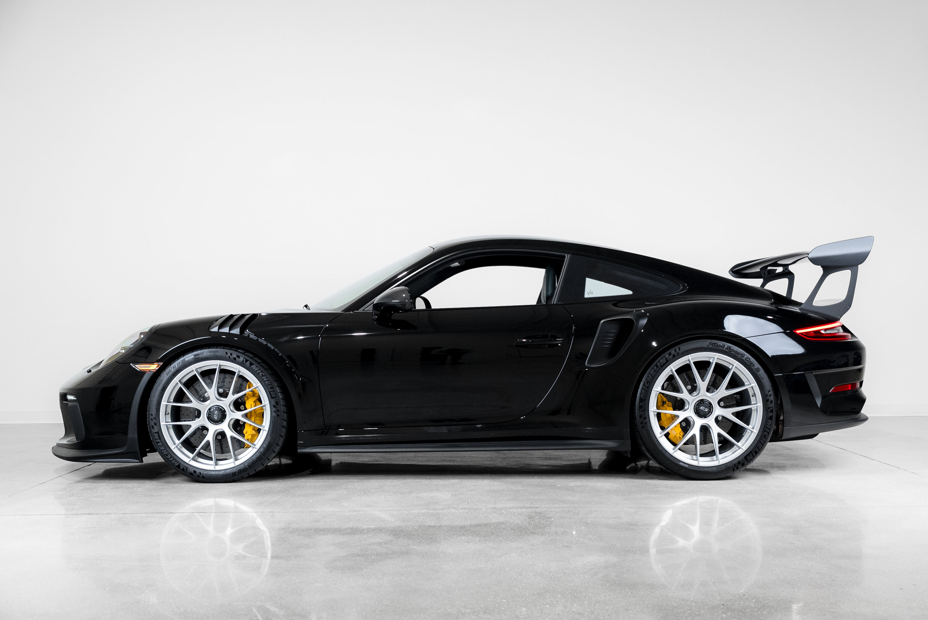 Certified 2019 Porsche 911 GT3 RS RWD image 2