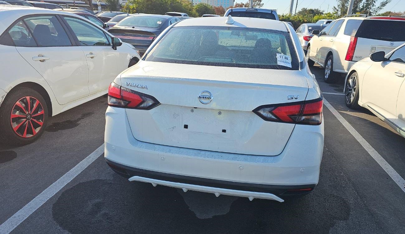 Used 2021 Nissan Versa SV image 4