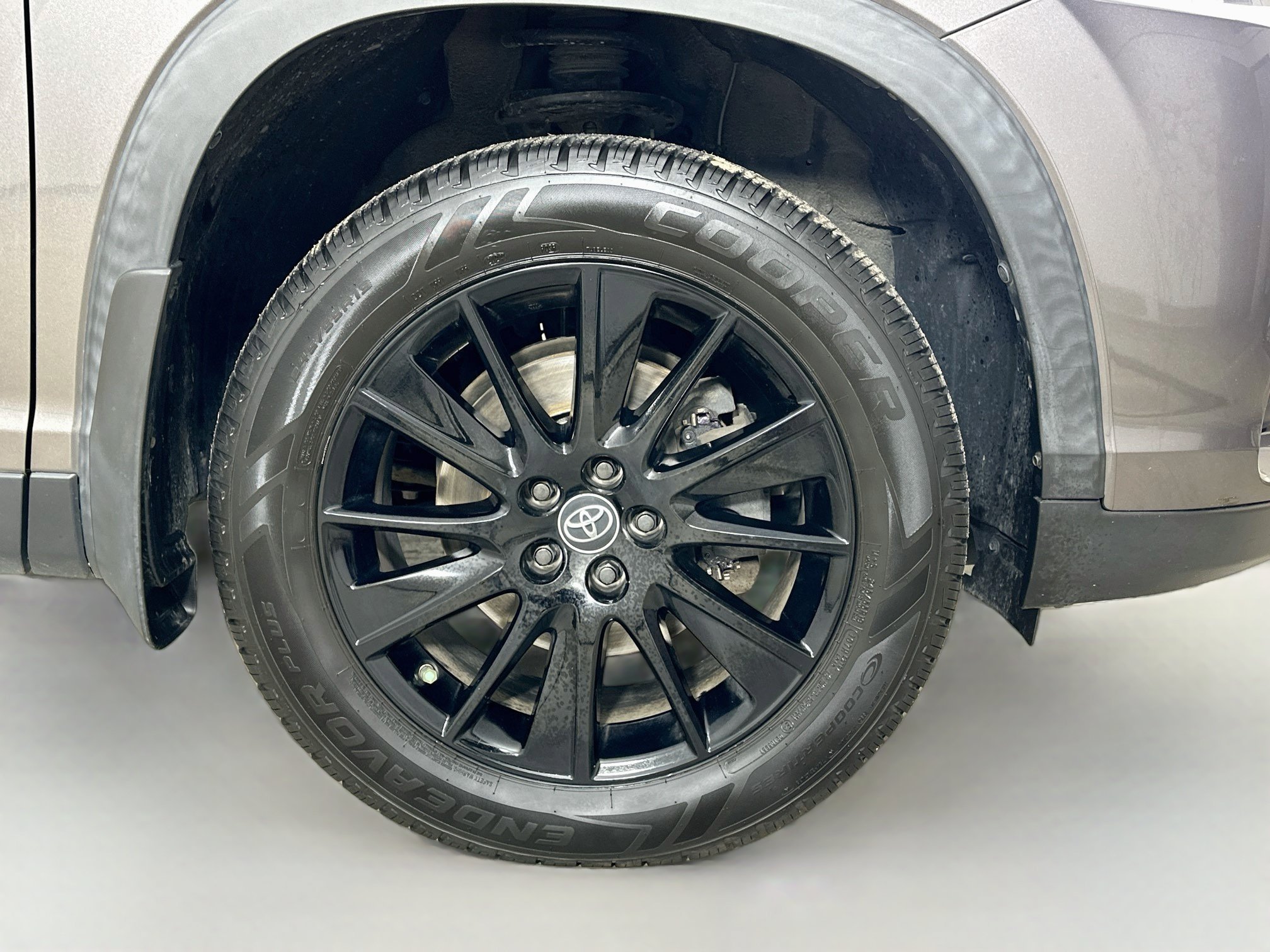Used 2019 Toyota Highlander SE w/ Nightshade Edition AWD/4WD image 10
