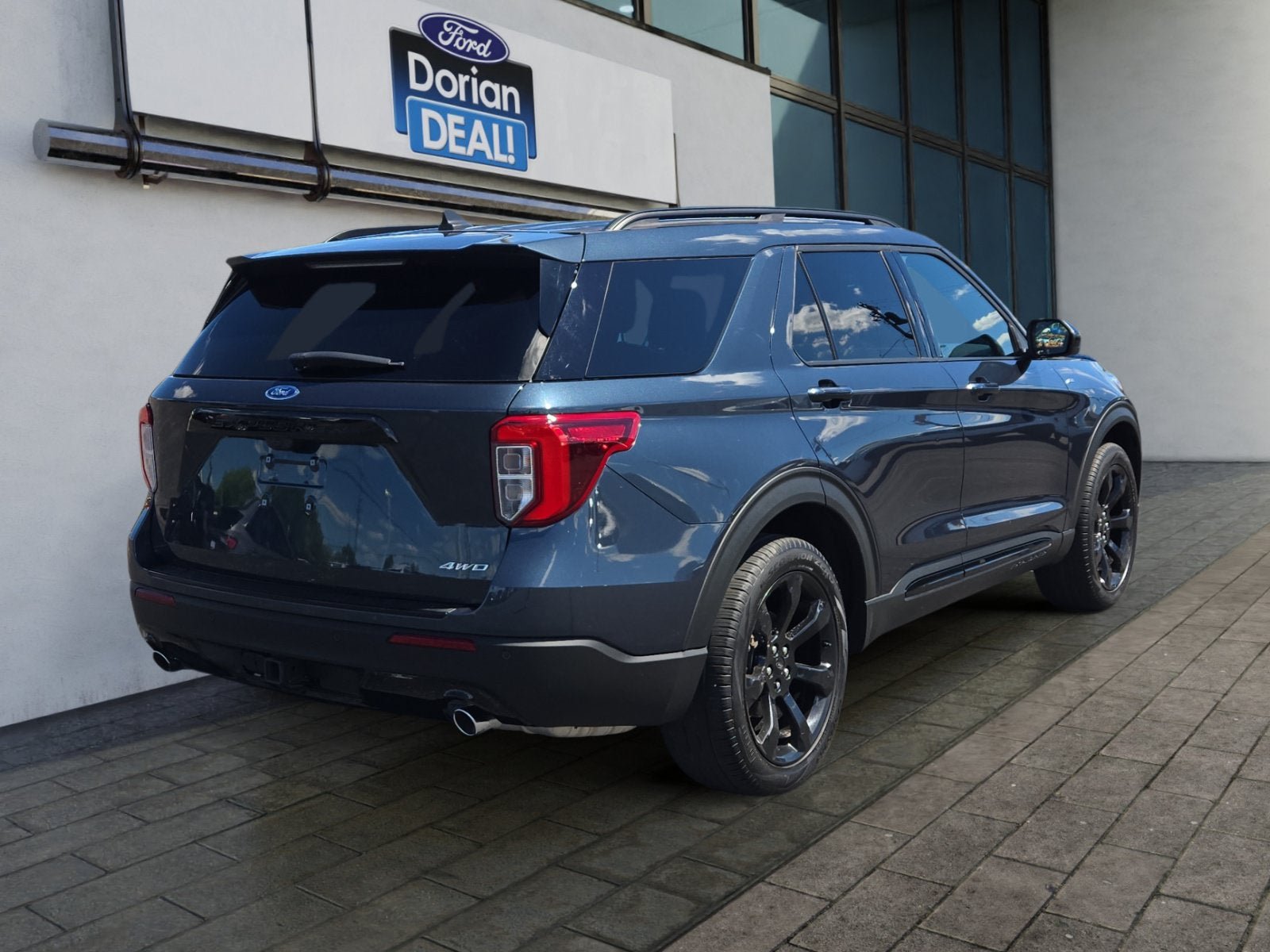 Used 2024 Ford Explorer ST-Line w/ Class IV Trailer Tow Package AWD/4WD image 3