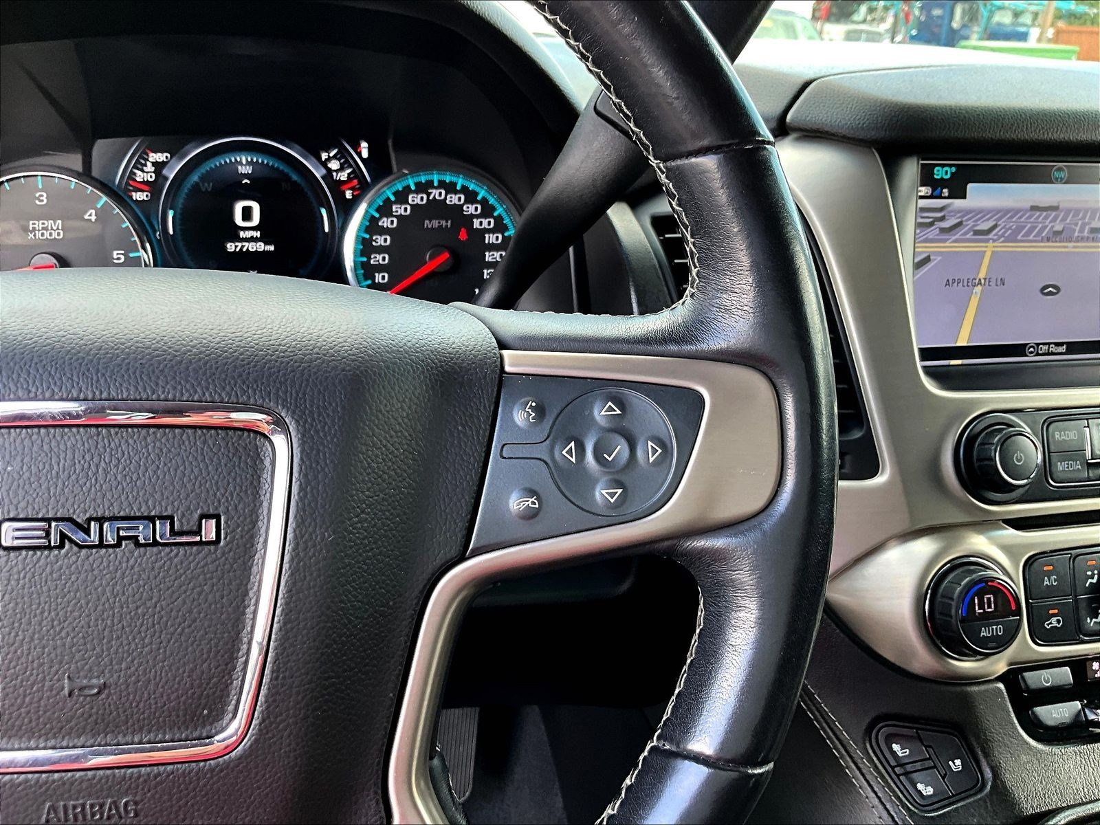 Used 2019 GMC Yukon XL Denali w/ Denali Ultimate Package AWD/4WD image 12