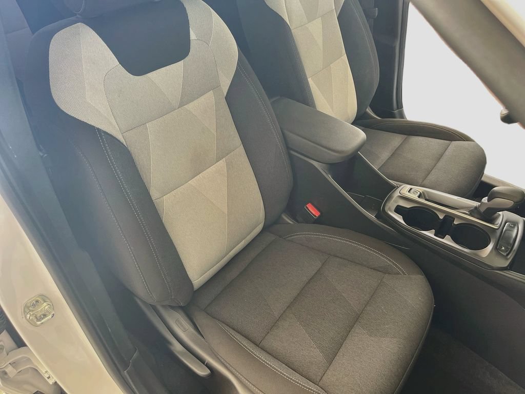 Used 2025 Chevrolet Trax LS w/ Driver Confidence Package FWD image 26
