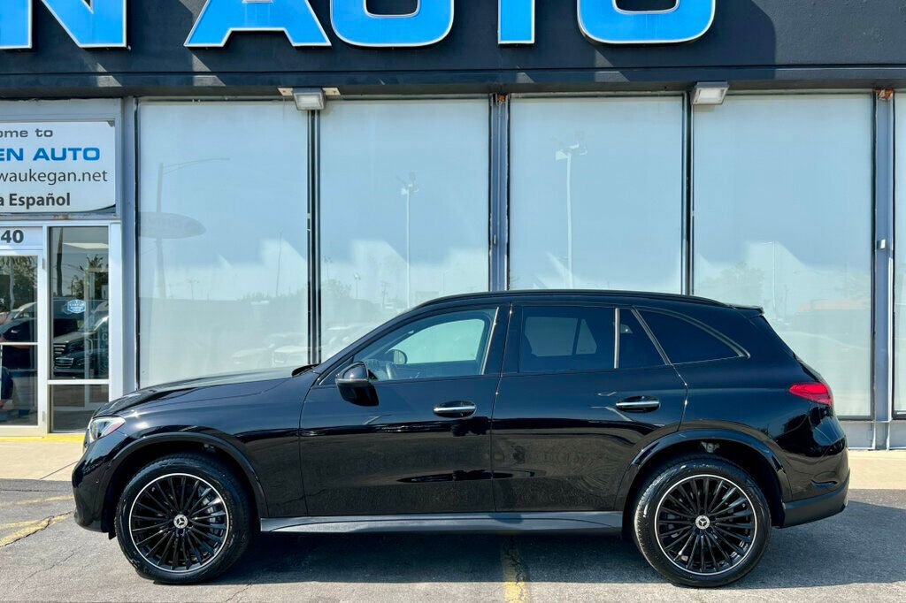 Used 2024 Mercedes-Benz GLC 300 4MATIC w/ AMG Line image 2