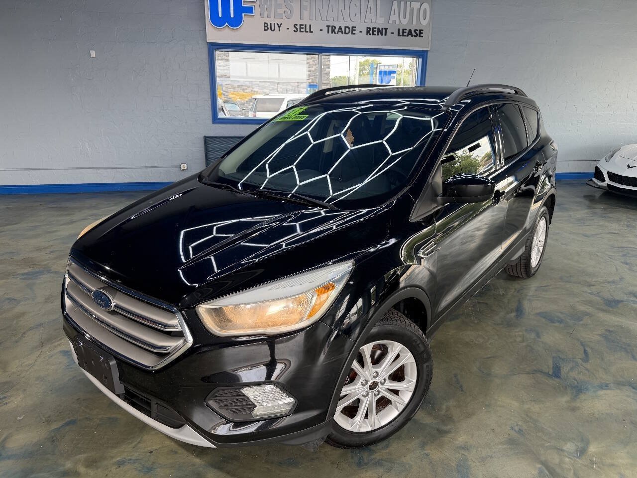 Used 2017 Ford Escape SE FWD image 1
