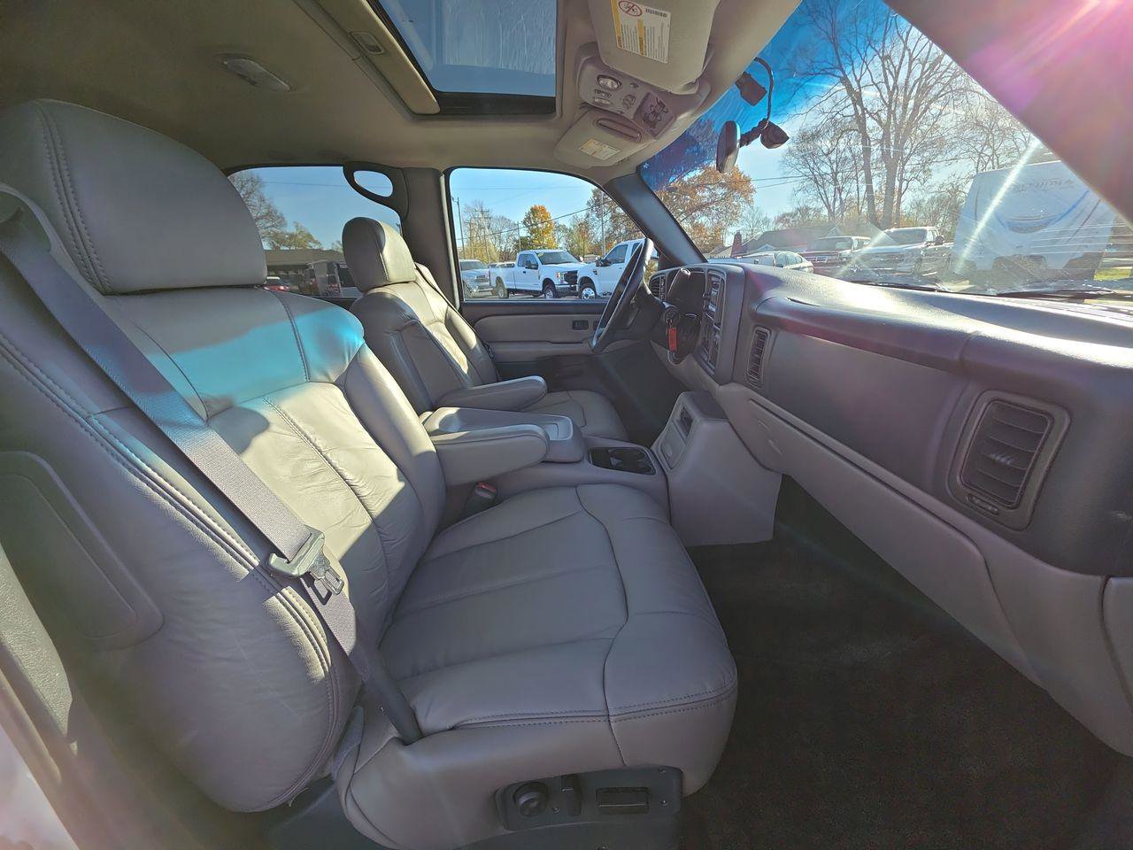 Used 2001 Chevrolet Tahoe LT w/ LT Preferred Equipment Group image 8