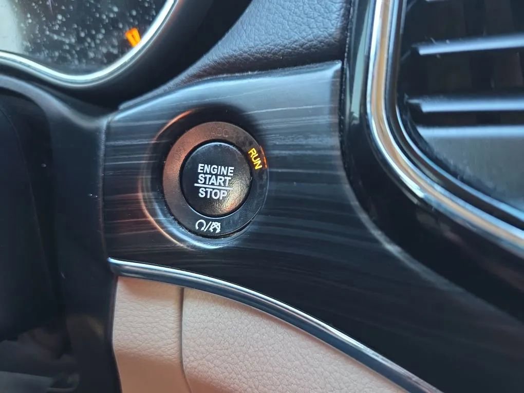 Used 2019 Jeep Grand Cherokee Limited w/ Luxury Group II image 35