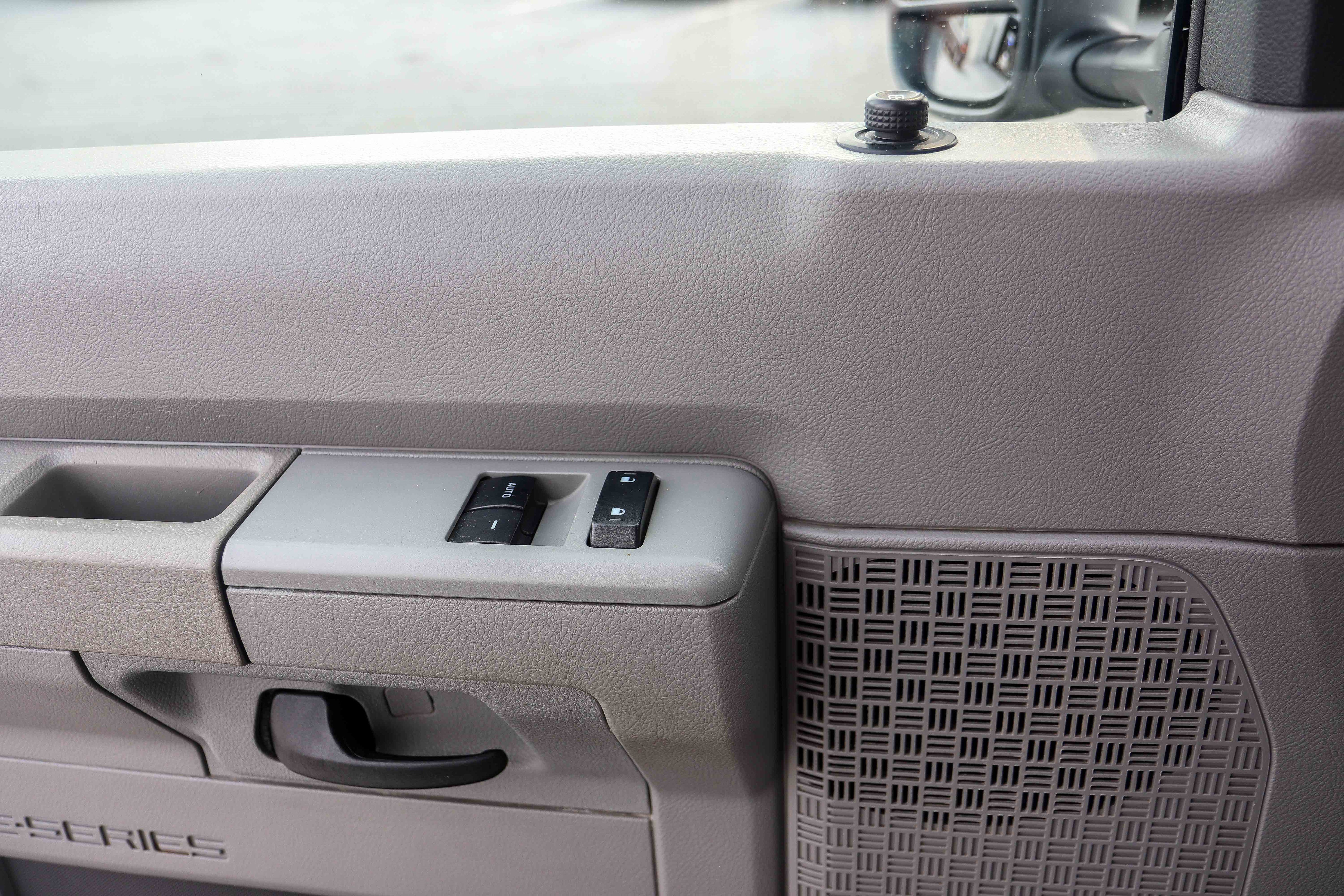 Used 2021 Ford E-450 and Econoline 450 Super Duty w/ Power Windows & Locks Group RWD image 18