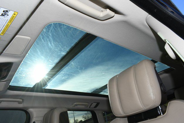 Used 2020 Land Rover Range Rover Sport SE image 19