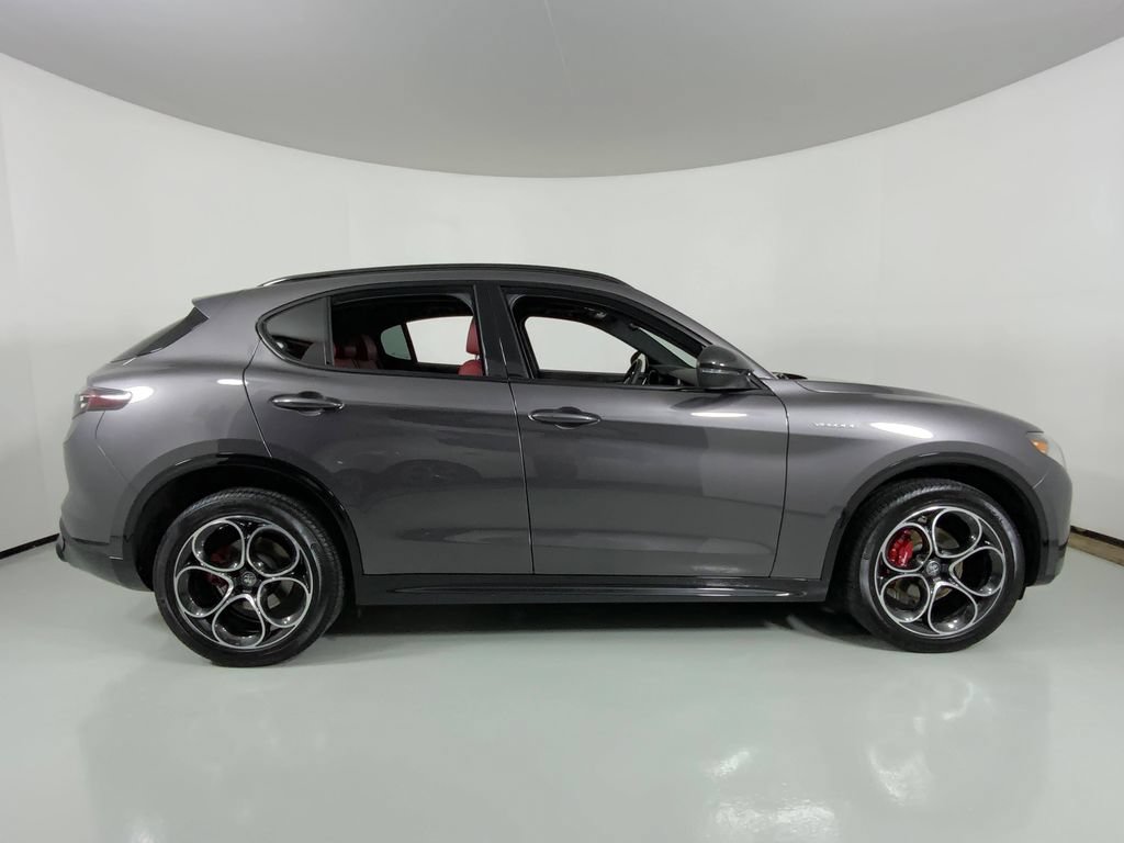 New 2025 Alfa Romeo Stelvio Sprint w/ Veloce Package AWD/4WD image 3