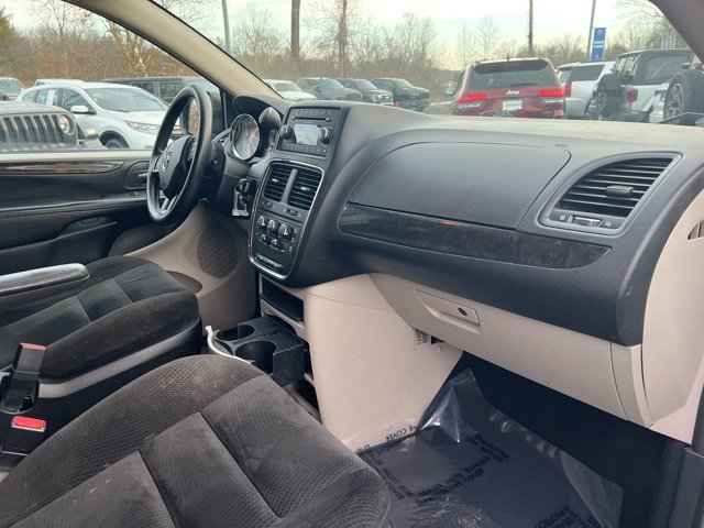 Used 2017 Dodge Grand Caravan SE image 11