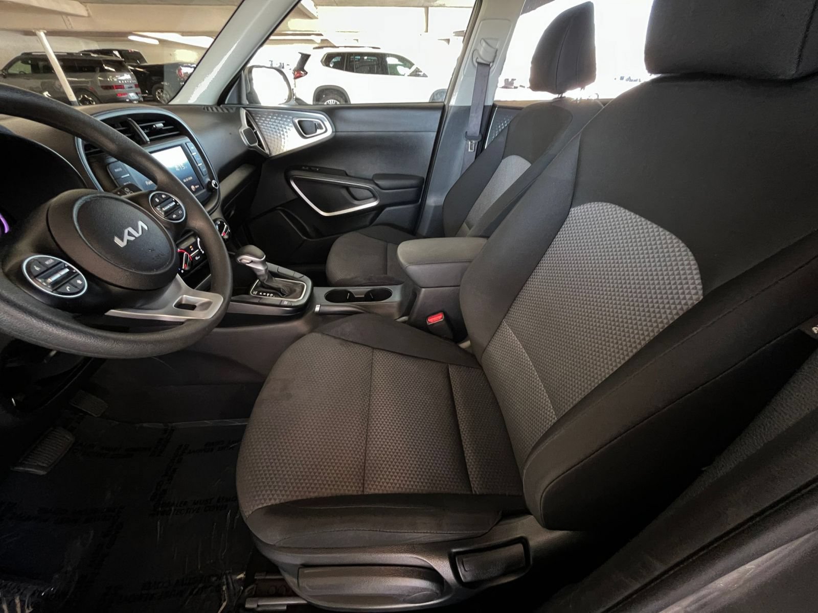 Used 2025 Kia Soul LX w/ LX Technology Package FWD image 26