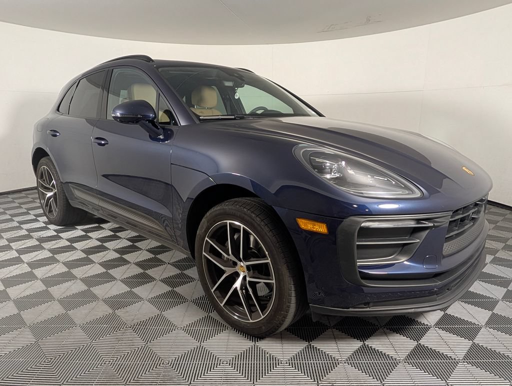 Certified 2023 Porsche Macan AWD/4WD image 9