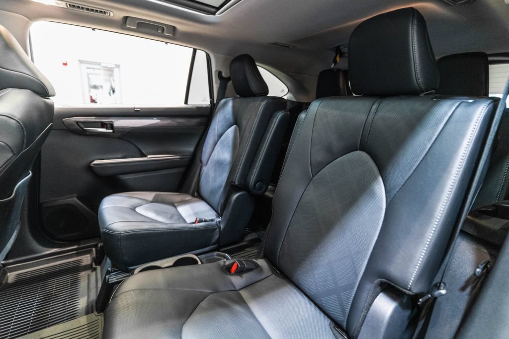 Certified 2026 Toyota Highlander Platinum AWD/4WD image 34