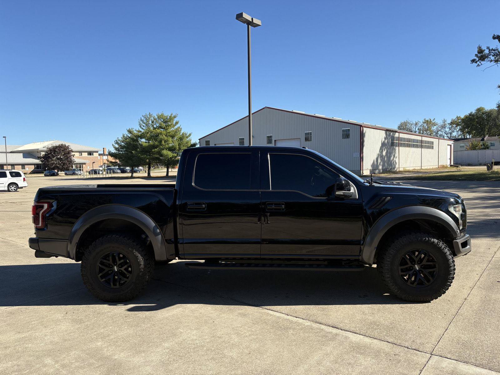 Used 2017 Ford F150 Raptor w/ Equipment Group 802A Luxury AWD/4WD image 9