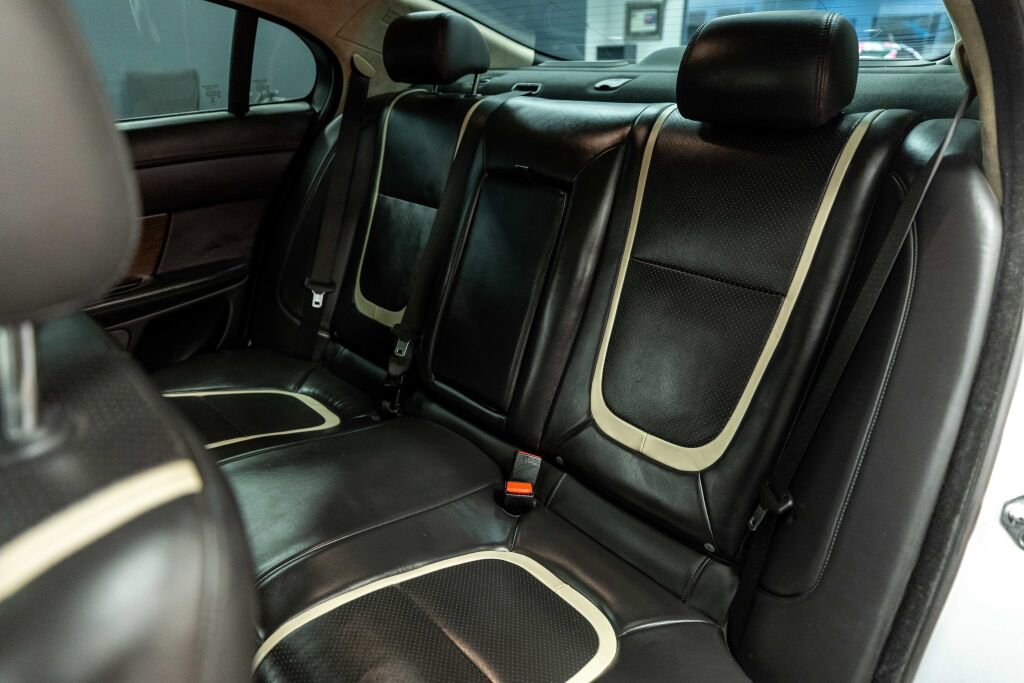 Used 2015 Jaguar XF Sport image 13