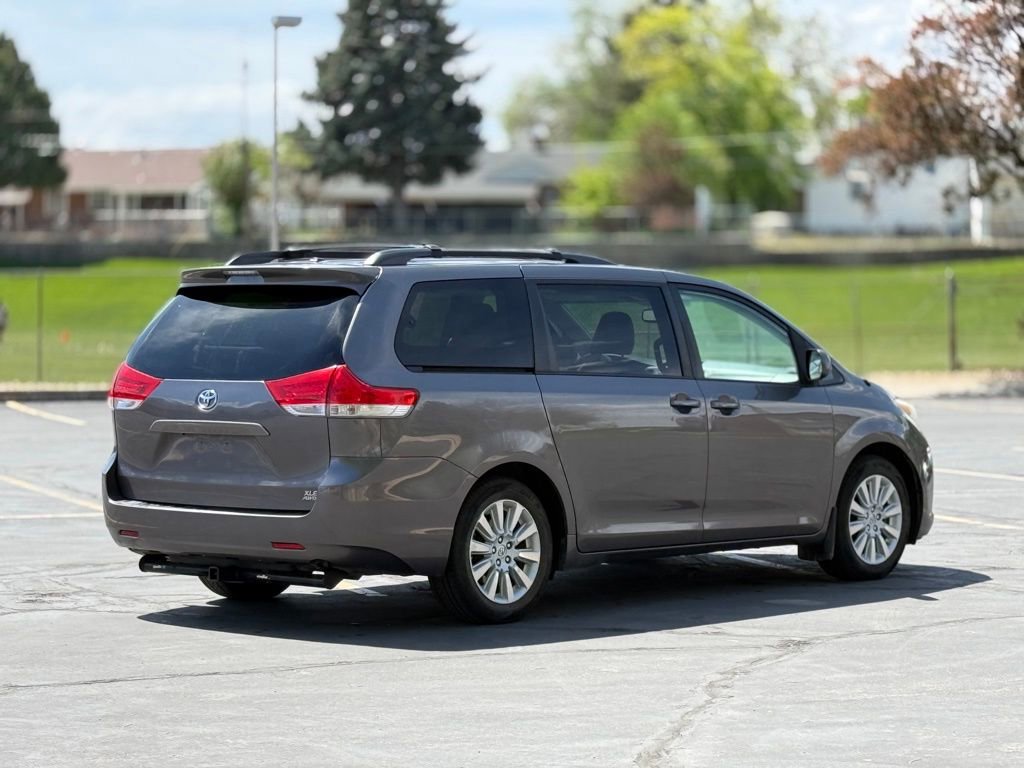 Used 2013 Toyota Sienna XLE AWD/4WD image 5
