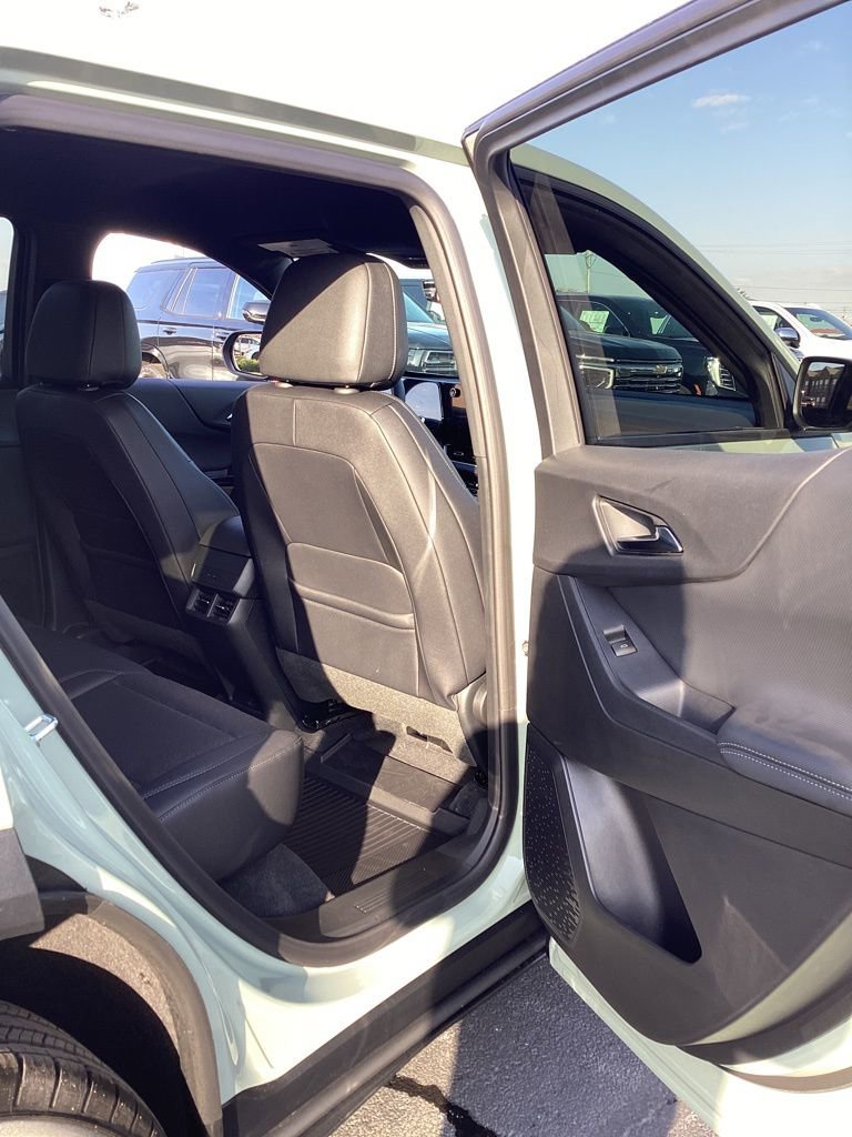 New 2026 Chevrolet Equinox LT w/ Convenience Package II image 32