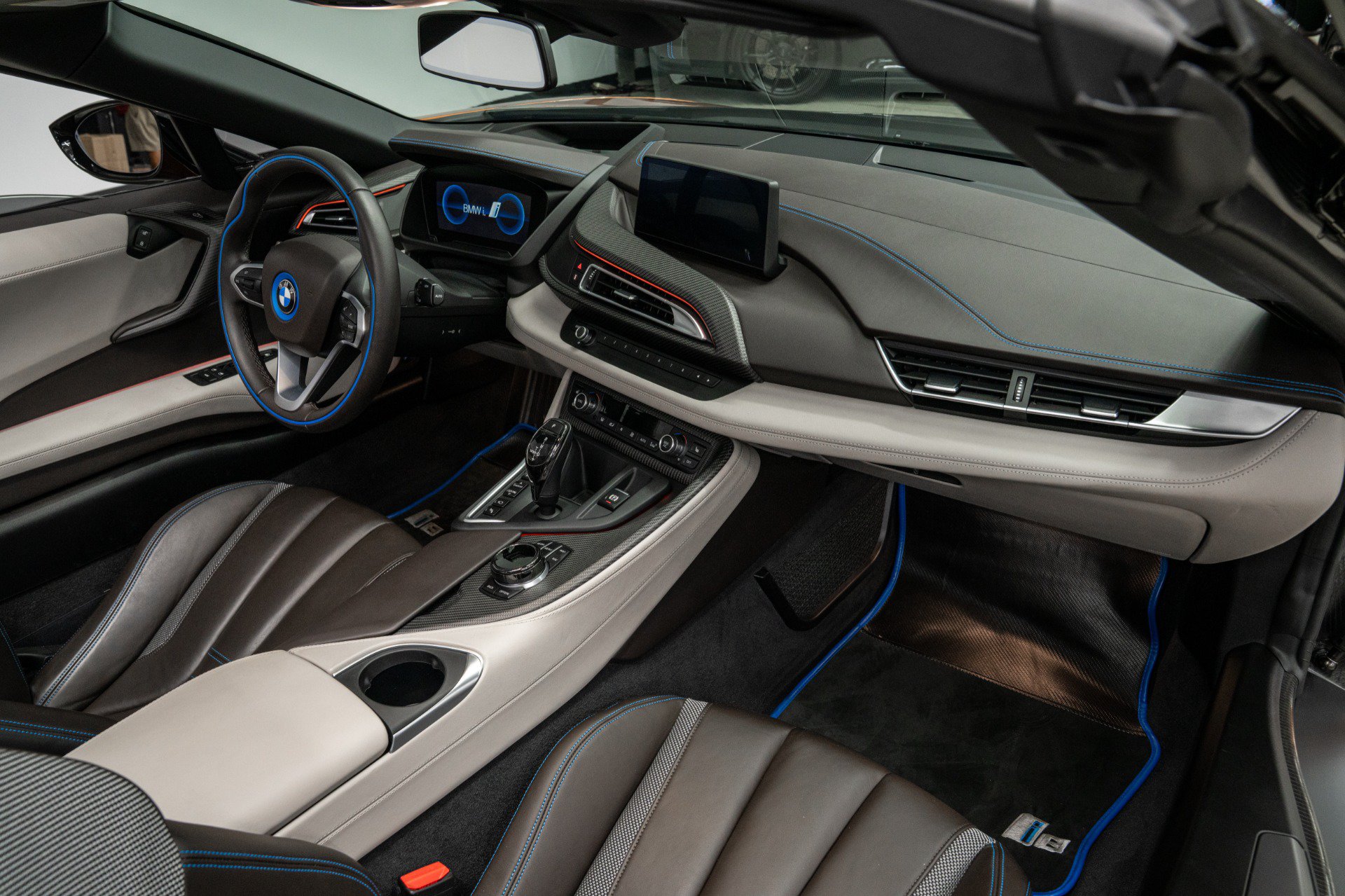 Used 2019 BMW i8 Roadster AWD/4WD image 12