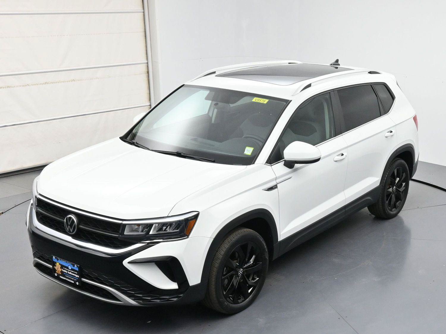 Certified 2022 Volkswagen Taos SE w/ Panoramic Sunroof Package FWD image 36