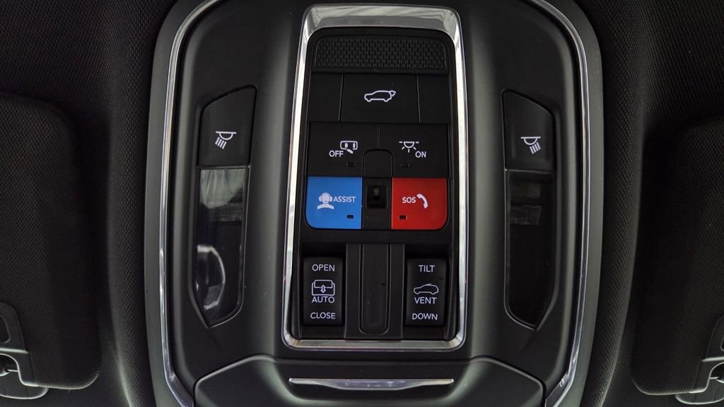 Used 2023 Jeep Grand Cherokee Altitude image 28