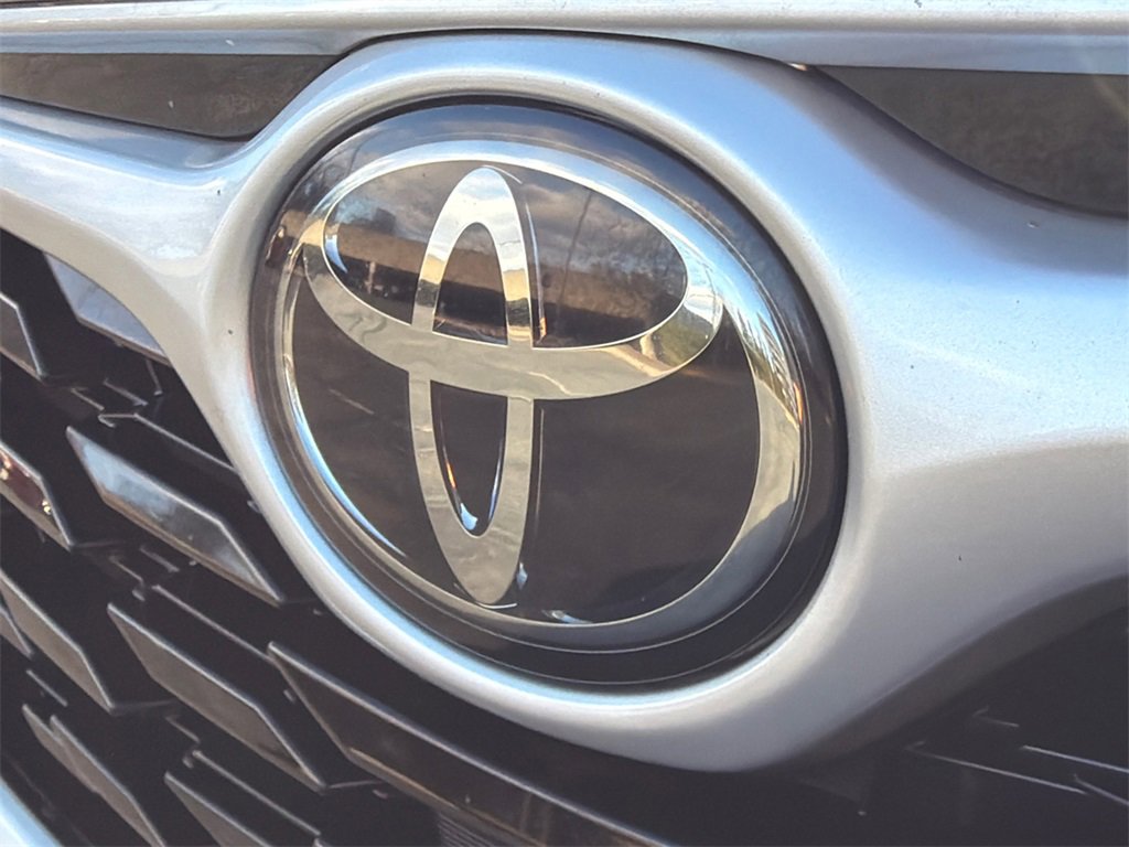 Used 2020 Toyota Highlander XLE image 14