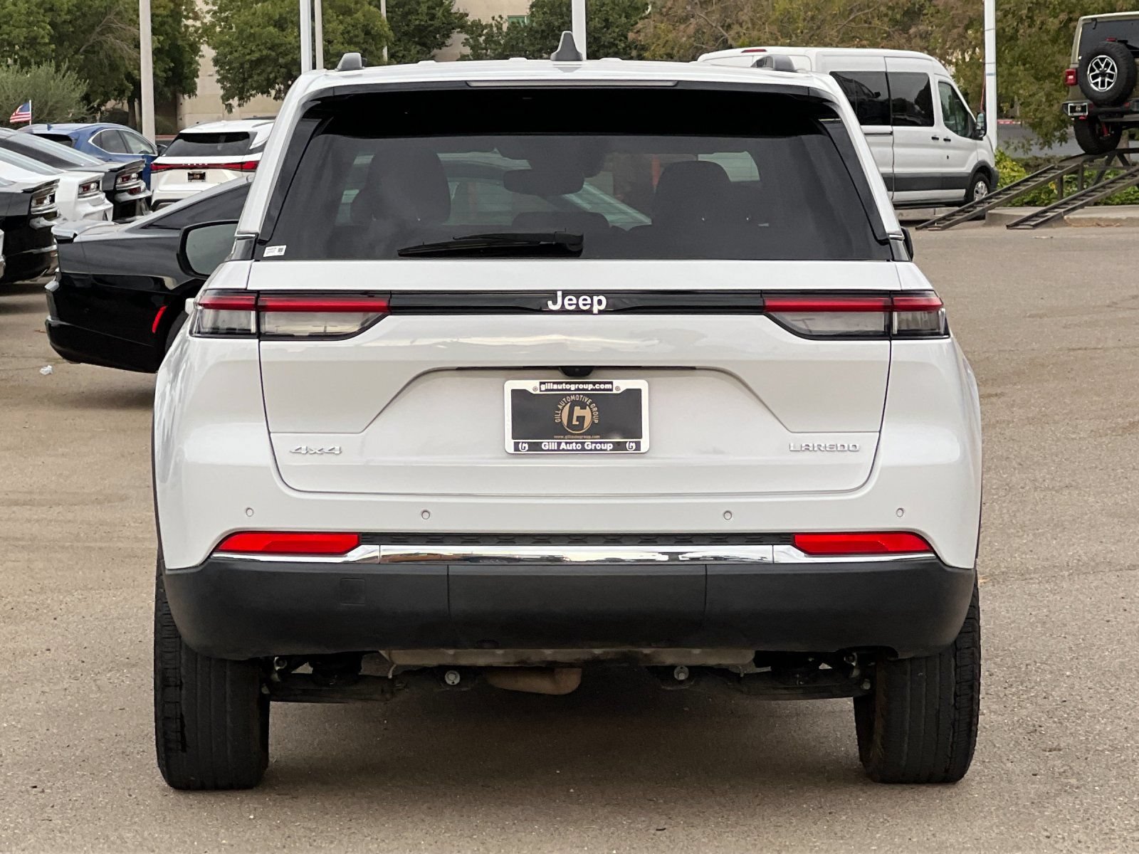 Used 2023 Jeep Grand Cherokee Laredo AWD/4WD image 5