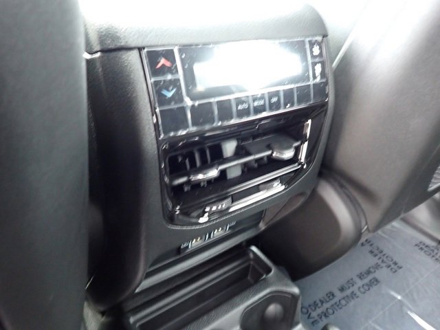 New 2025 Jeep Grand Cherokee L Laredo image 16