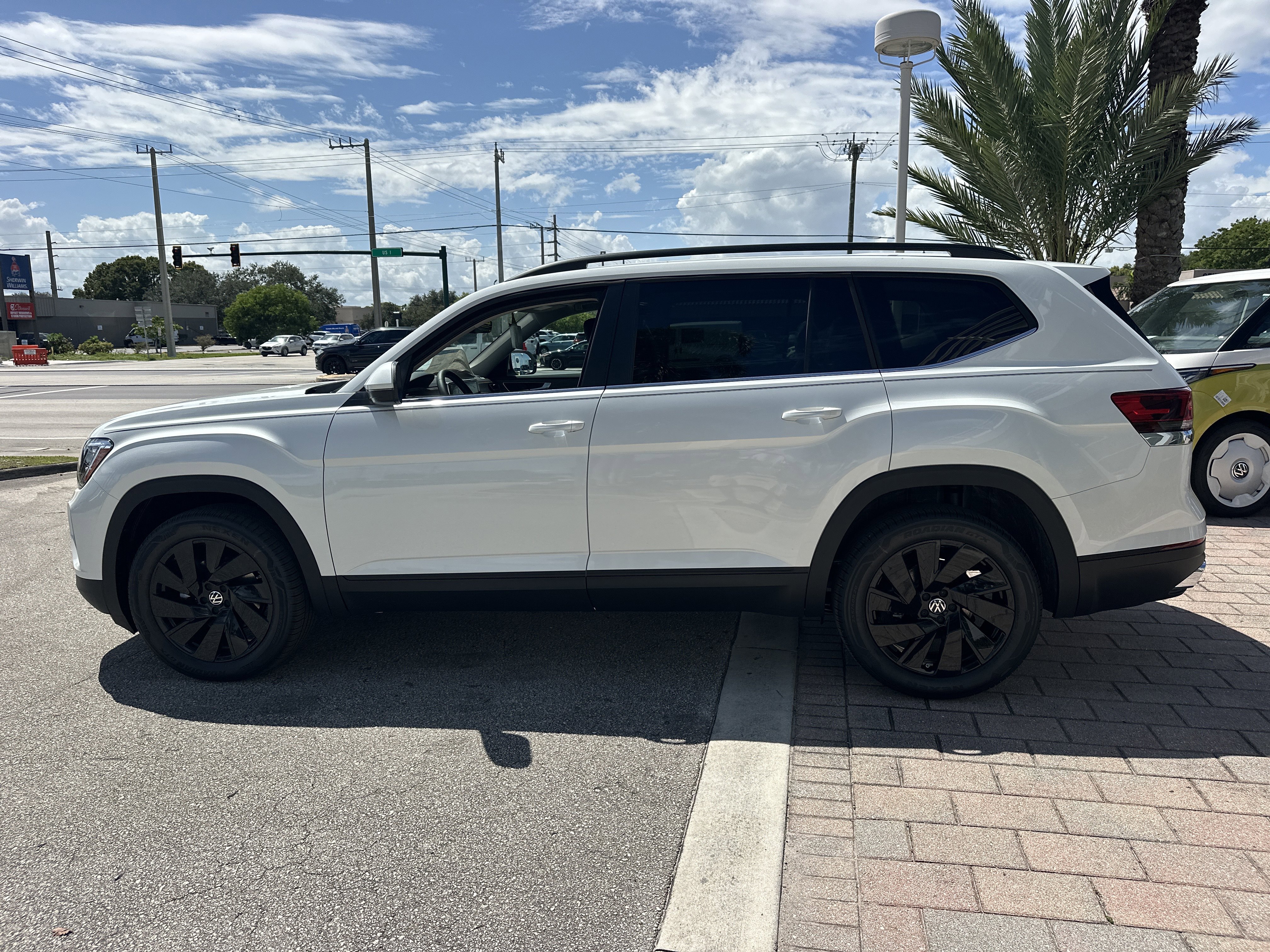 New 2026 Volkswagen Atlas SE image 9