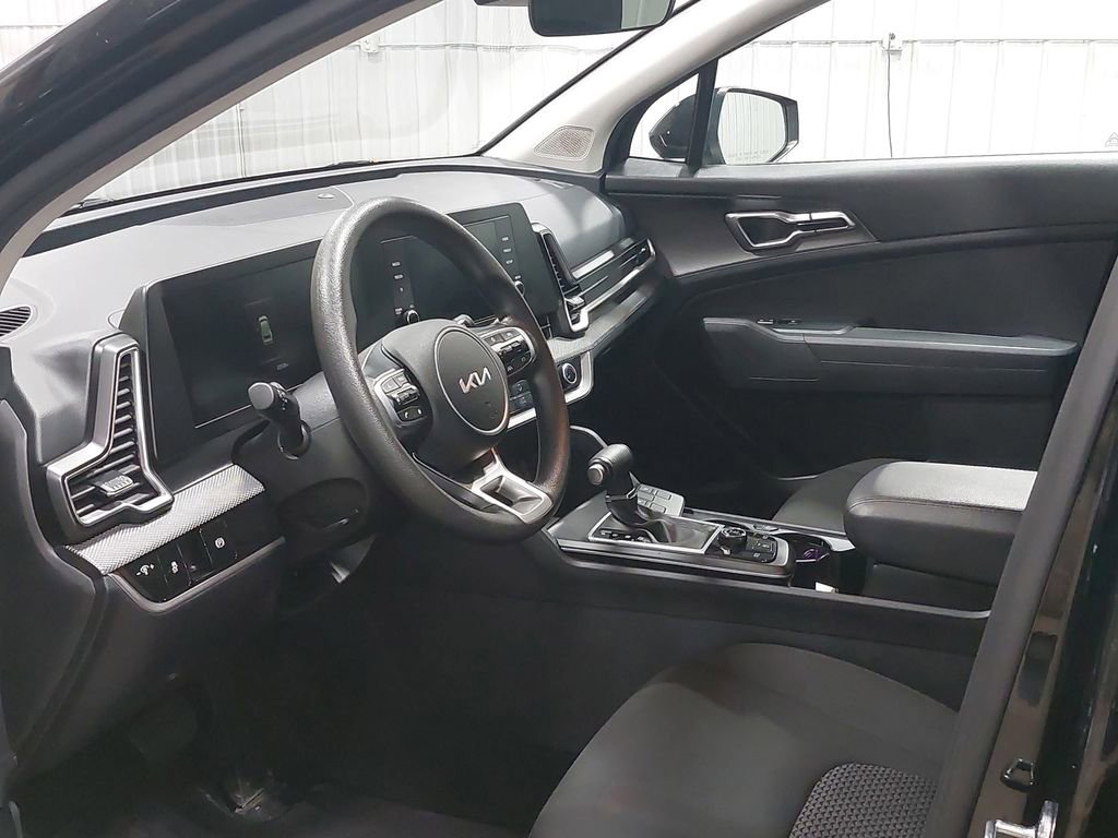 Used 2025 Kia Sportage LX image 15