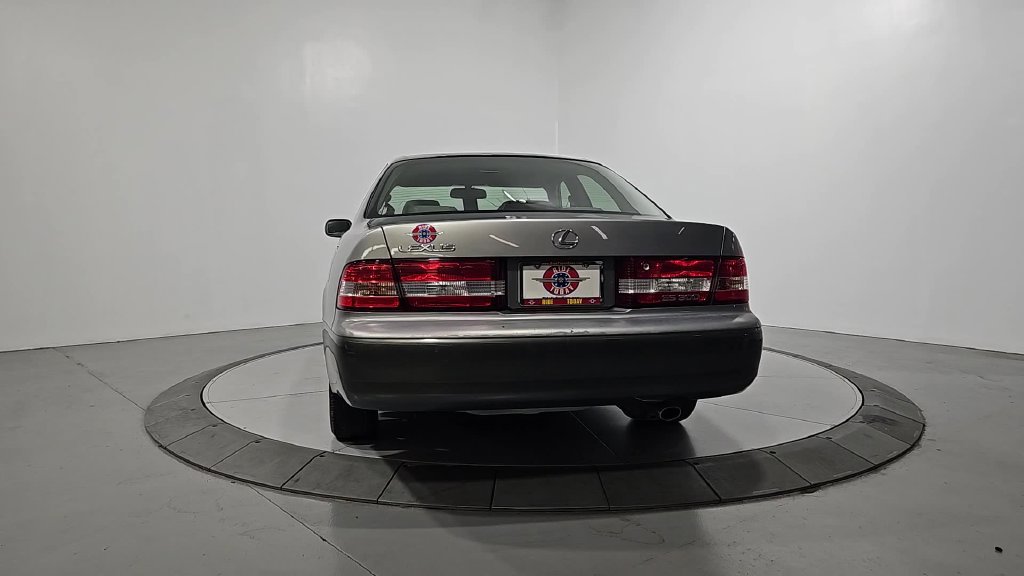 Used 2000 Lexus ES 330 w/ Lexus Value Pkg FWD image 4