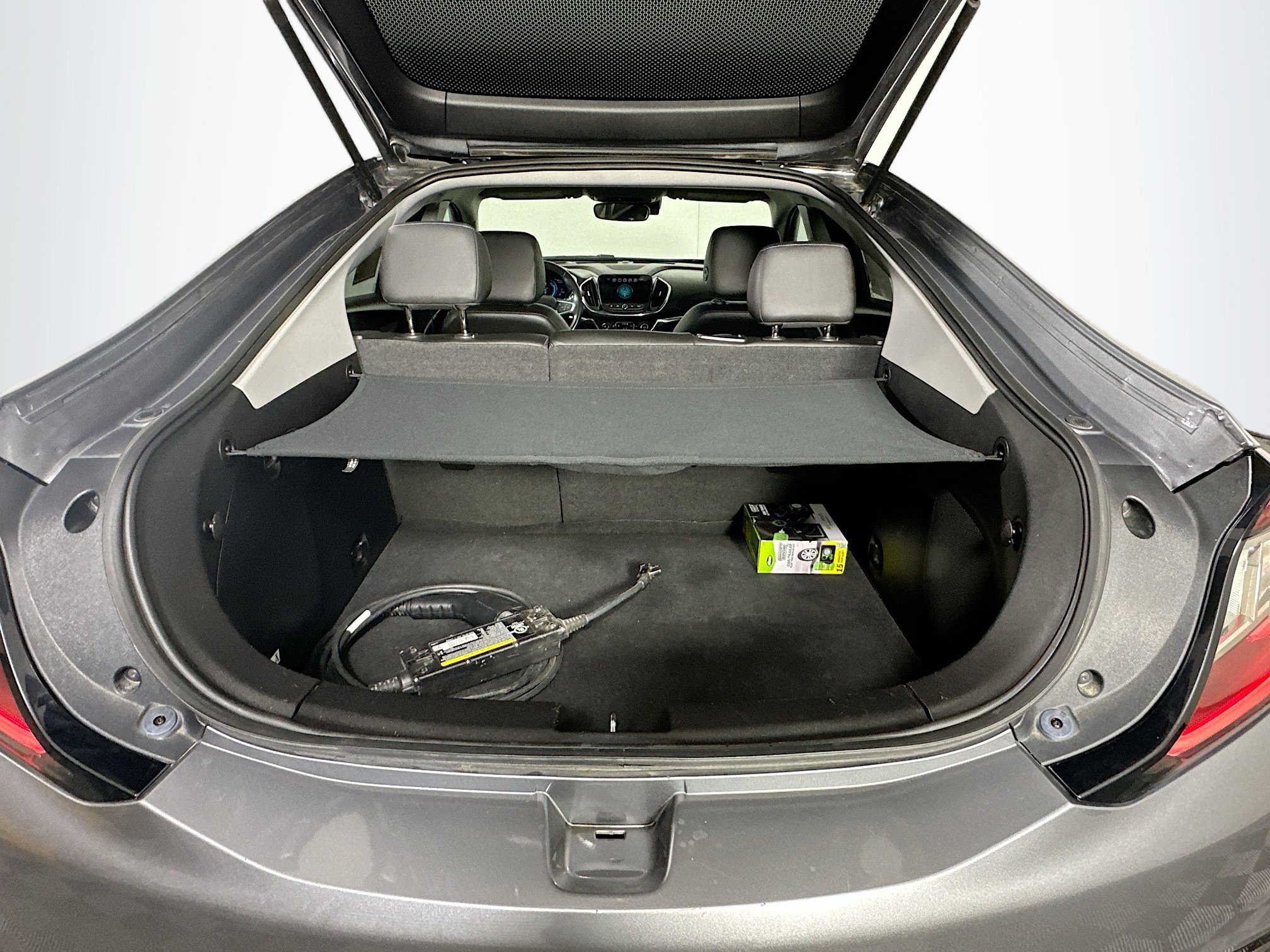 Used 2018 Chevrolet Volt Premier w/ Driver Confidence Package FWD image 28