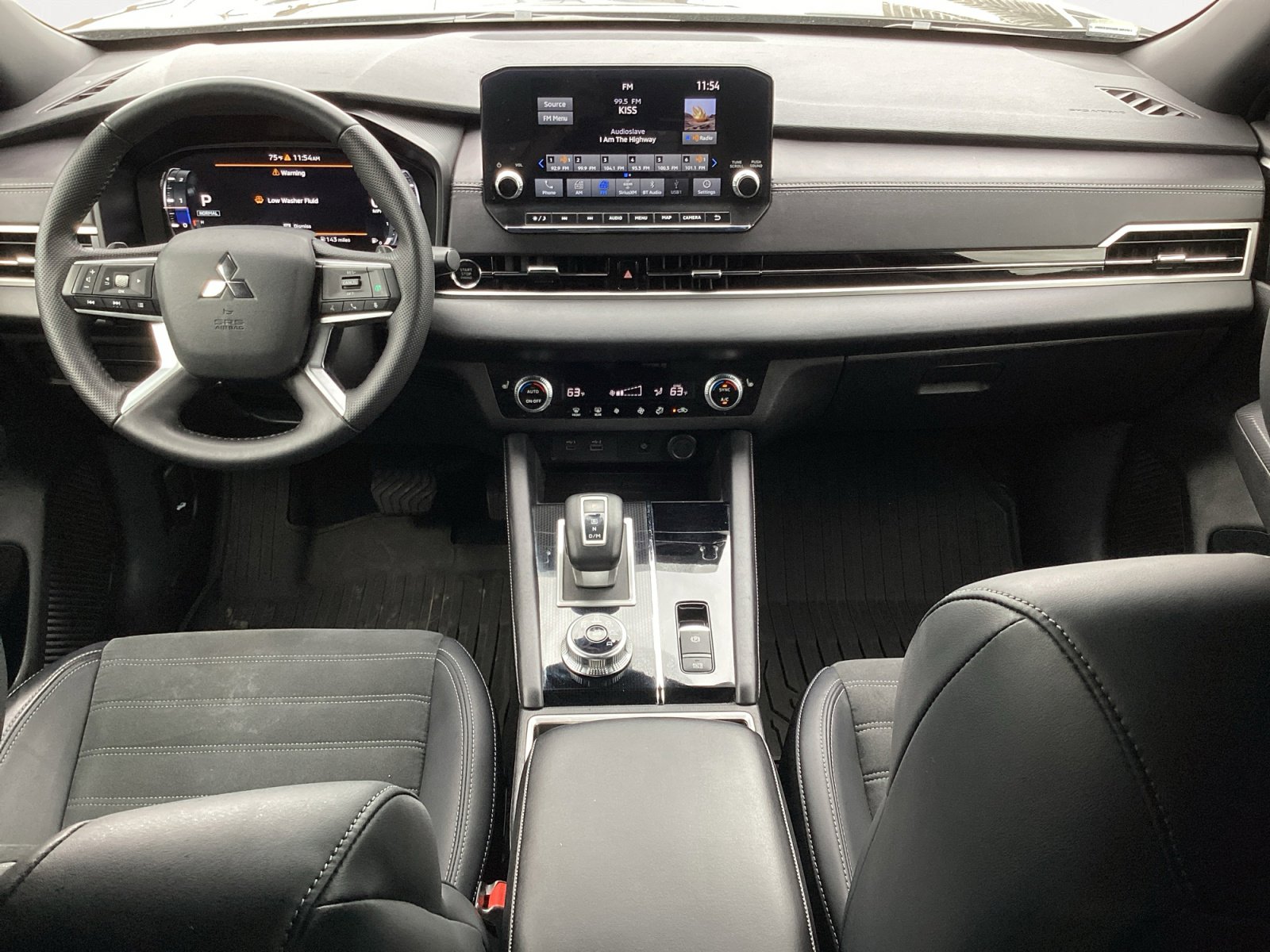 Used 2024 Mitsubishi Outlander SE Black Edition FWD image 4