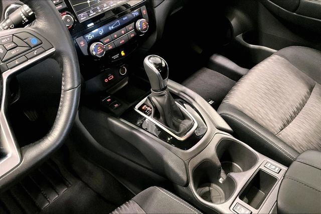 Used 2019 Nissan Rogue SV w/ Premium Package image 18