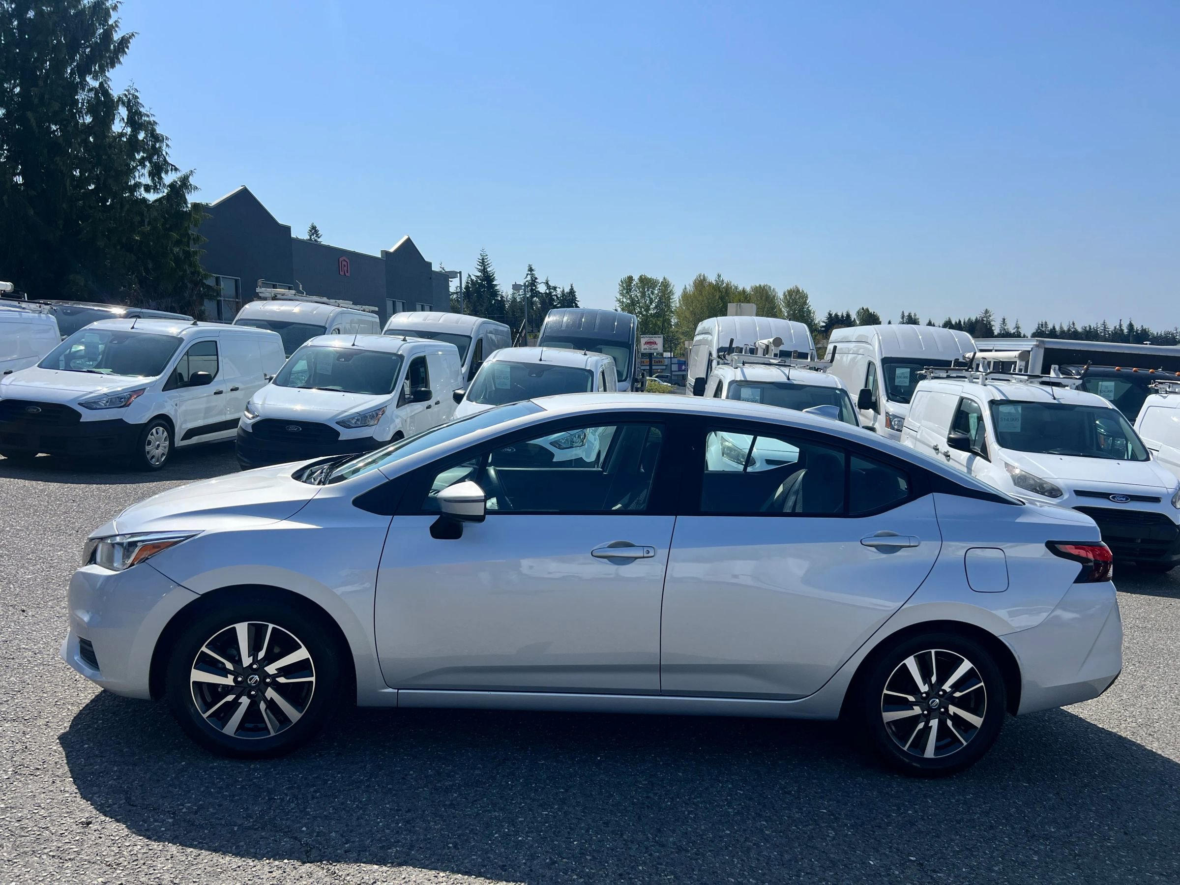 Used 2021 Nissan Versa SV image 2