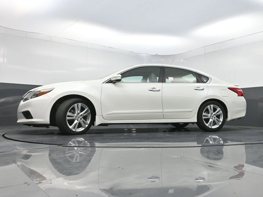 Used 2017 Nissan Altima 3.5 SL w/ 3.5SL Technology Package FWD image 25