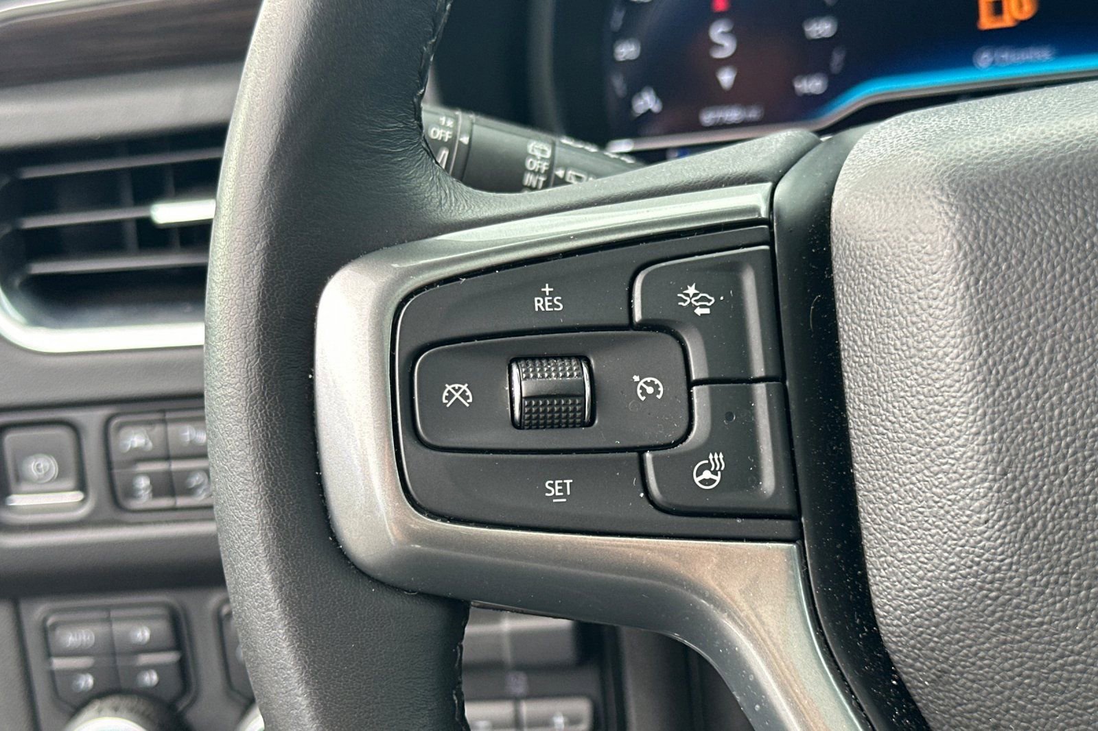 Used 2022 Chevrolet Tahoe Z71 w/ Z71 Off-Road Package AWD/4WD image 35