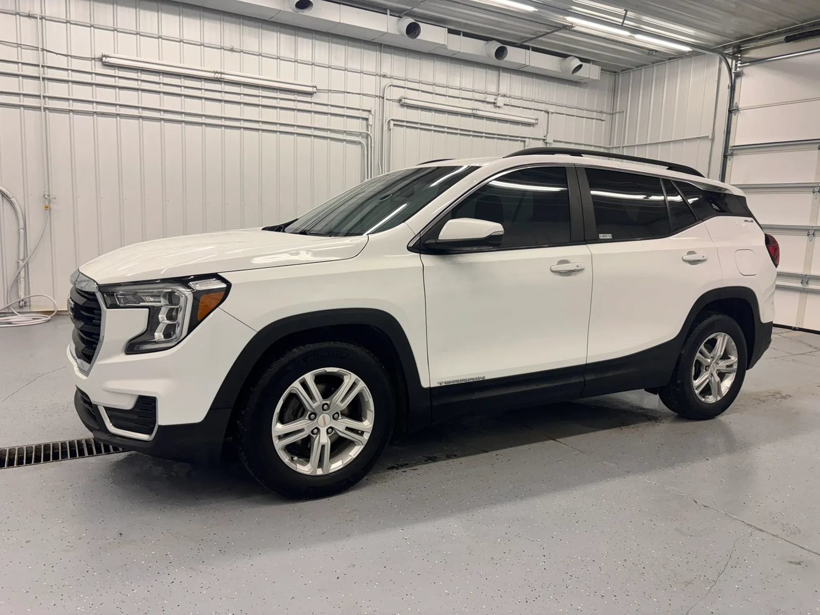 Used 2022 GMC Terrain SLE w/ Driver Convenience Package FWD image 1
