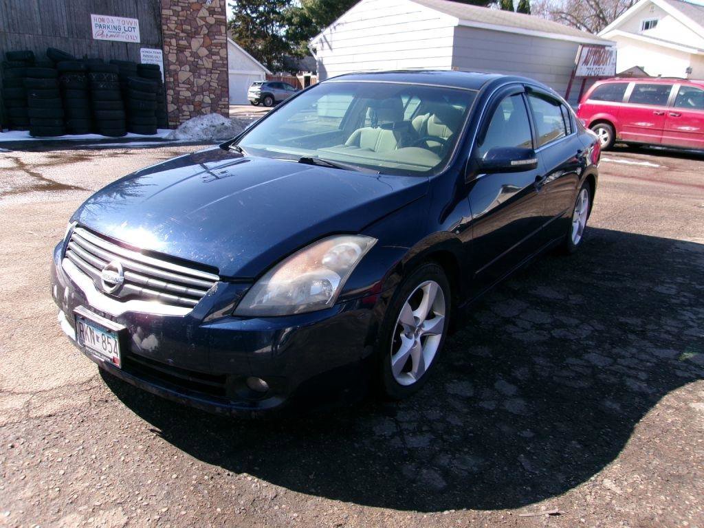 Used 2007 Nissan Altima 3.5 SE w/ Sport Pkg FWD image 3
