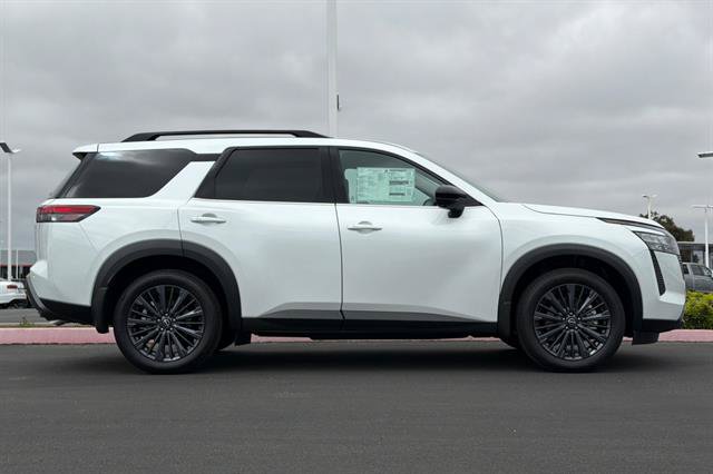 New 2026 Nissan Pathfinder SL w/ SL Premium Package (P04) AWD/4WD image 3