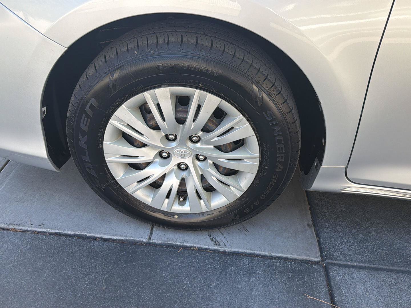 Used 2012 Toyota Camry LE FWD image 18