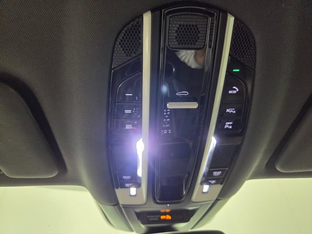 Used 2023 Porsche Cayenne Platinum Edition AWD/4WD image 14