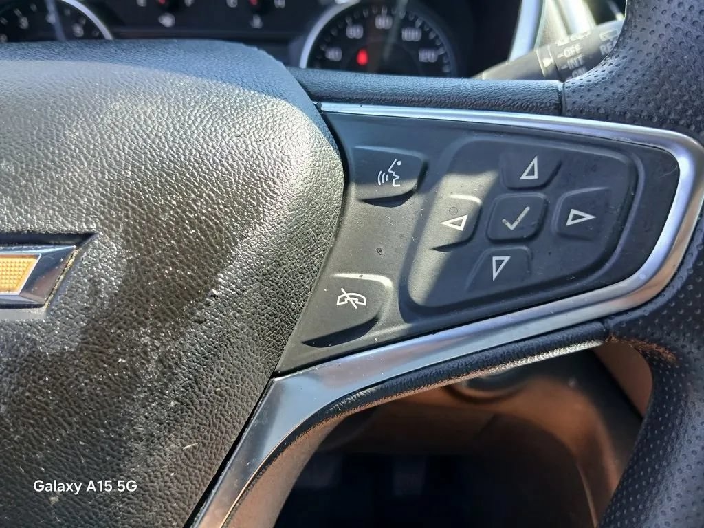 Used 2021 Chevrolet Equinox LT FWD image 27