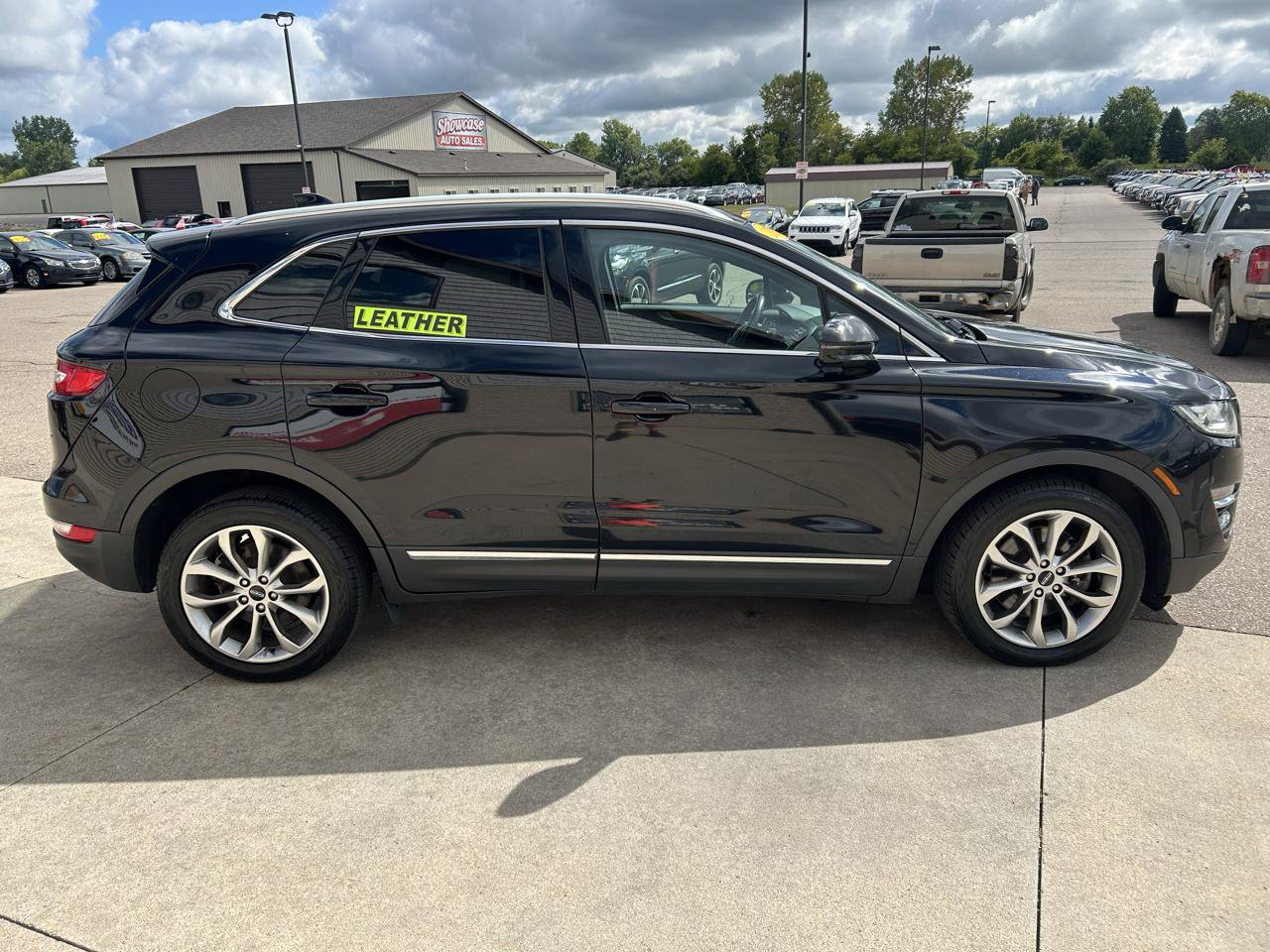 Used 2019 Lincoln MKC Select w/ Select Plus Package AWD/4WD image 4
