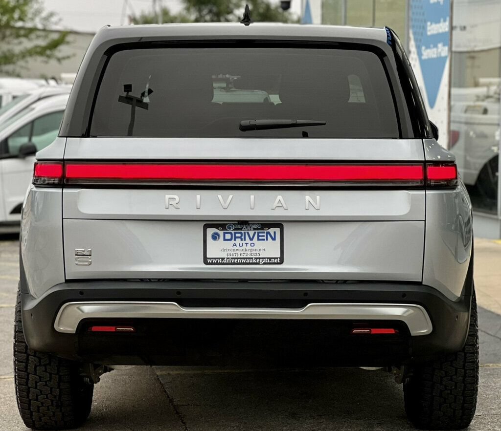 Used 2024 Rivian R1S Adventure Dual AWD/4WD image 4