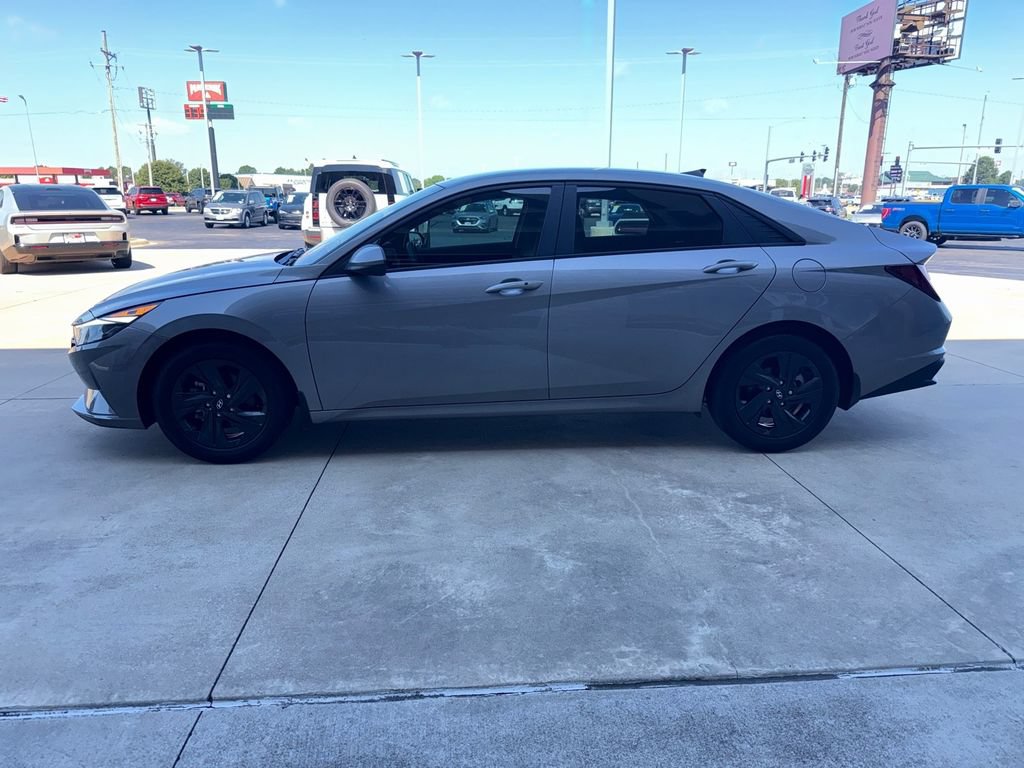Used 2022 Hyundai Elantra SEL FWD image 6