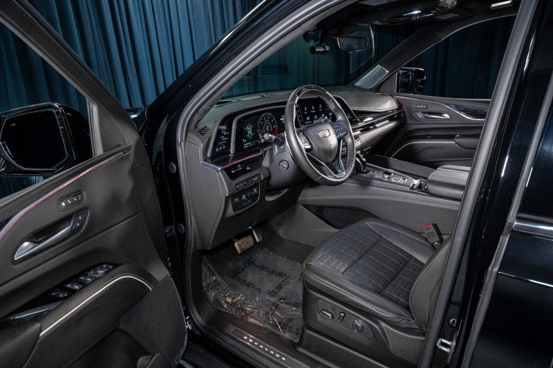 Used 2023 Cadillac Escalade ESV V w/ Heavy-Duty Trailer Package AWD/4WD image 13