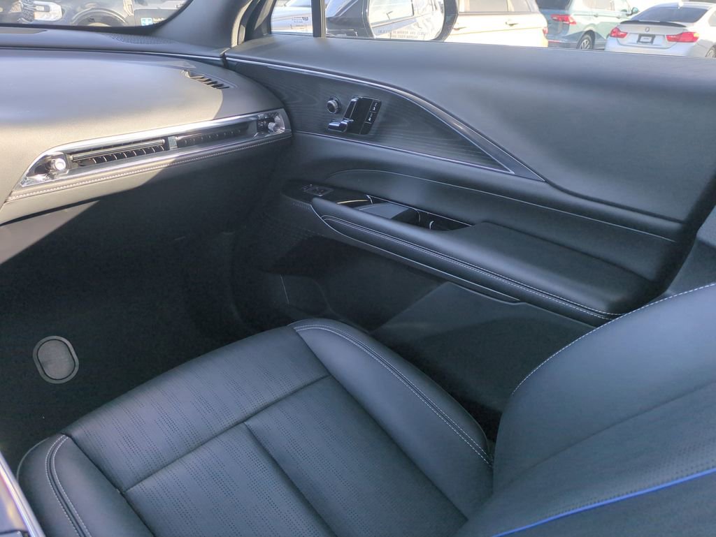 Used 2024 Cadillac Lyriq Luxury image 18